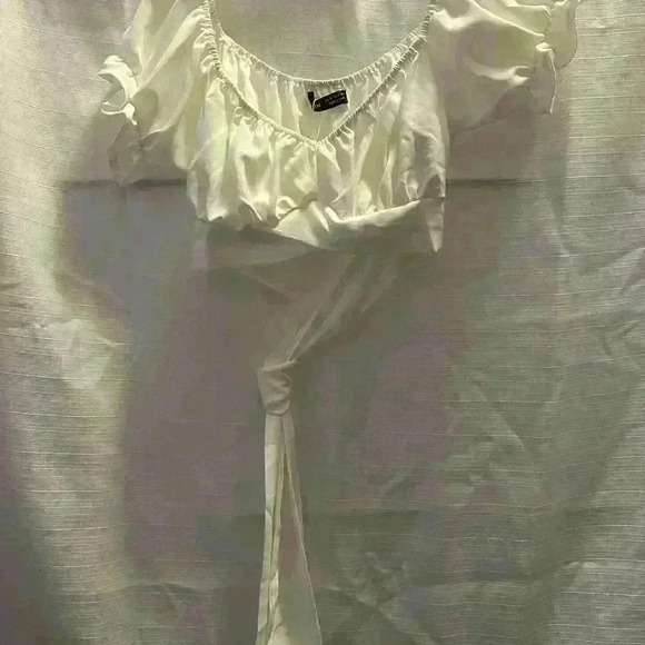 SHEIN Vcay NWT, ruffled, tie in back crop top, women’s size 2 - Picture 4 of 4